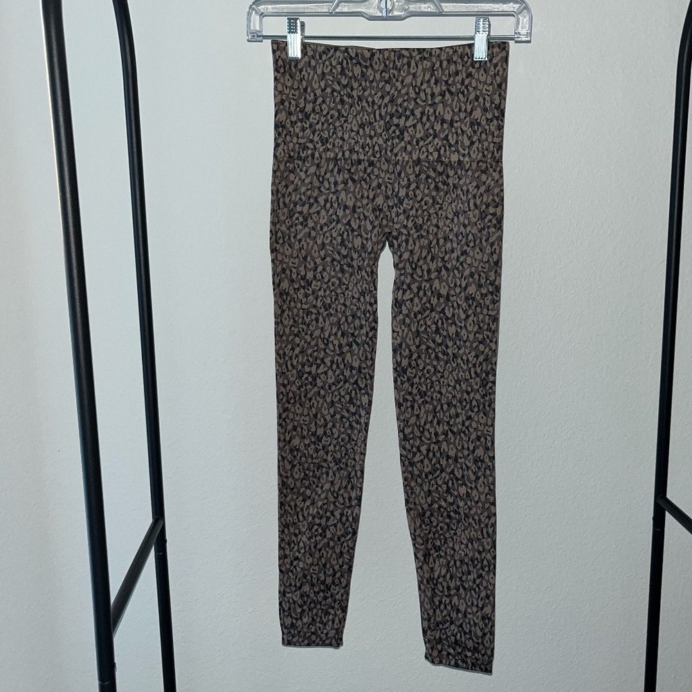 SPANX x ANTHROPOLOGIE | Seamless Leopard Animal Print Cropped Leggings | Size M - Picture 4 of 7